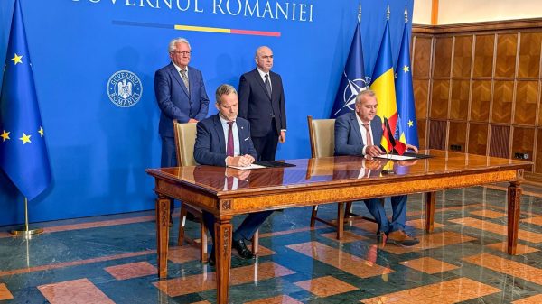 Unterzeichnung der Joint-Venture-Vereinbarung in Bukarest.