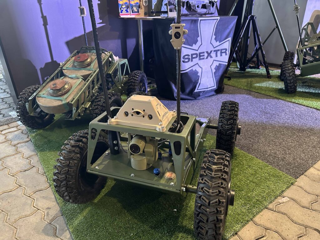 Ukrainischer Roboter zum Verlegen von Minen.