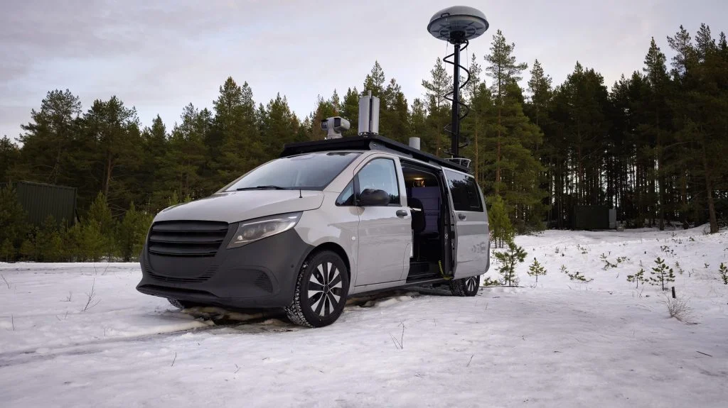 Die komplette ARDRONIS CUAS-Suite von Rohde & Schwarz in einem Vorführwagen.