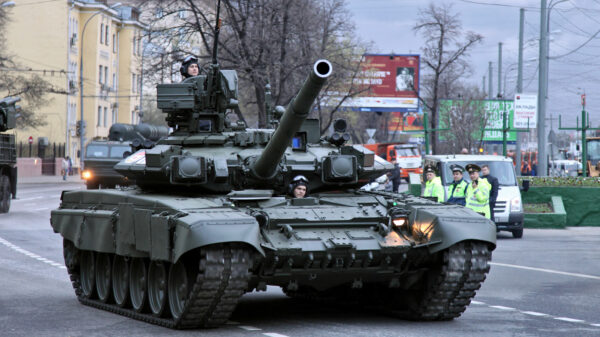 Russenpanzer T90 bei einer Parade.