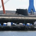 TKMS und Skaramangas Shipyards haben eine umfassende und exklusive Vereinbarung geschlossen, um gemeinsam das Mid-Life-Upgrade-Programm (MLU) für die vier U-Boote der HDW-Klasse 214 der griechischen Marine durchzuführen. Hier zu sehen das griechische U-Boot S-120 Papanikolis.