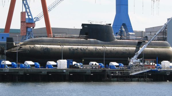 TKMS und Skaramangas Shipyards haben eine umfassende und exklusive Vereinbarung geschlossen, um gemeinsam das Mid-Life-Upgrade-Programm (MLU) für die vier U-Boote der HDW-Klasse 214 der griechischen Marine durchzuführen. Hier zu sehen das griechische U-Boot S-120 Papanikolis.