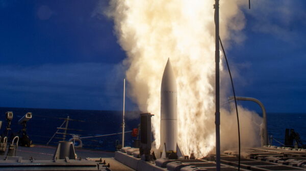 US-Langstreckenwaffen : Der Gefechtskopf einer startenden SM-6 Langstreckenrakete.