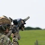 SMASH 2000L ist ein leichtes, am Gewehr montiertes Feuerleitsystem.