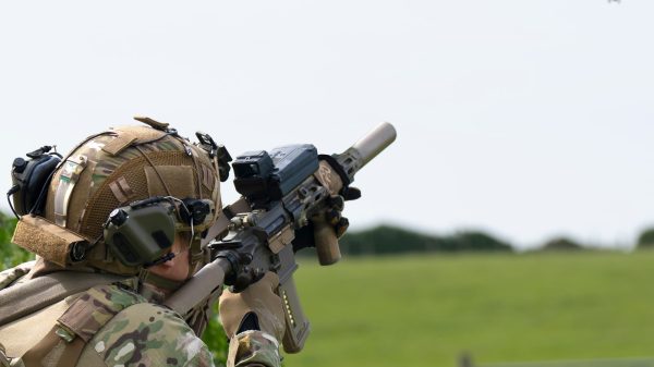 SMASH 2000L ist ein leichtes, am Gewehr montiertes Feuerleitsystem.