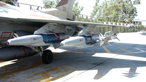 SPICE 1000 wiegt etwa 500 kg und bietet eine Reichweite von 100 km für Fernangriffe.