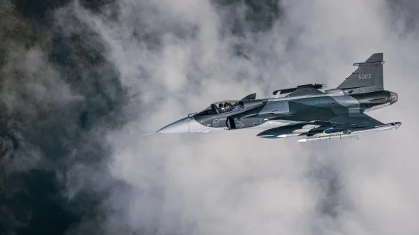 Ein Mehrzweckkampfflugzeug des Typs Gripen E von Saab.