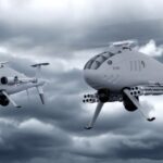 Schiebel zeiugte jüngst seine unbemannten Helikopter in neuen, bewaffneten Versionen: S-101 (l.) und S-301.