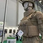 Die britischen Streitkräfte bestellten für ihre Soldatinnen diese auf Frauen ausgelegte Schutzweste.