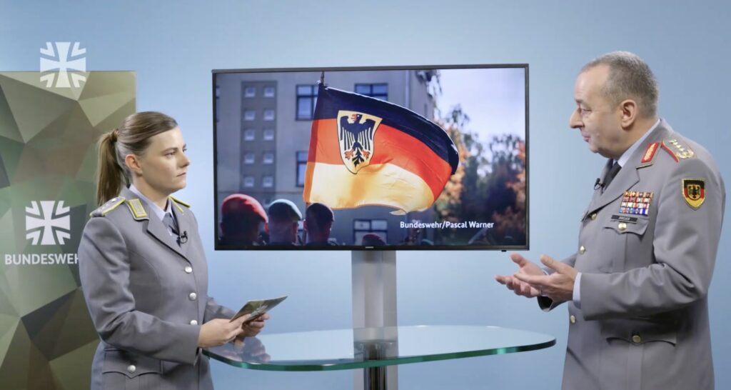 Screenshot aus dem Bundeswehr-Format "Nachgefragt", bei der sich General Breuer im Dezember 2023 den Fragen von Hauptmann Janet Watson stellte.