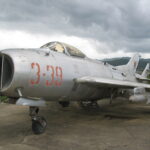 Ein alter Kampfjet J-6 aus China, wie er zu Drohnen umgerüstet wird.