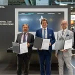Von links: Luca Perazzo (Stellvertretender Geschäftsführer Defence Systems Business, Leonardo), Dr. Harald Buschek (CPO, Diehl Defence), Michael Bate (Senior Vice President and General Manager - Artillery Systems, General Dynamics Ordnance and Tactical Systems)