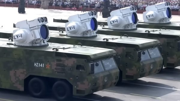 Das als SkyShield bekannte Lasersystem LY-1 aus China bei einer Militärparade im September 2025.