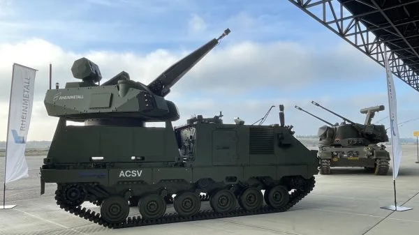 Der Skyranger 30 für die niederländischen Streitkräfte wird dank Tragstruktur mobil und fest stationär einsetzbar.