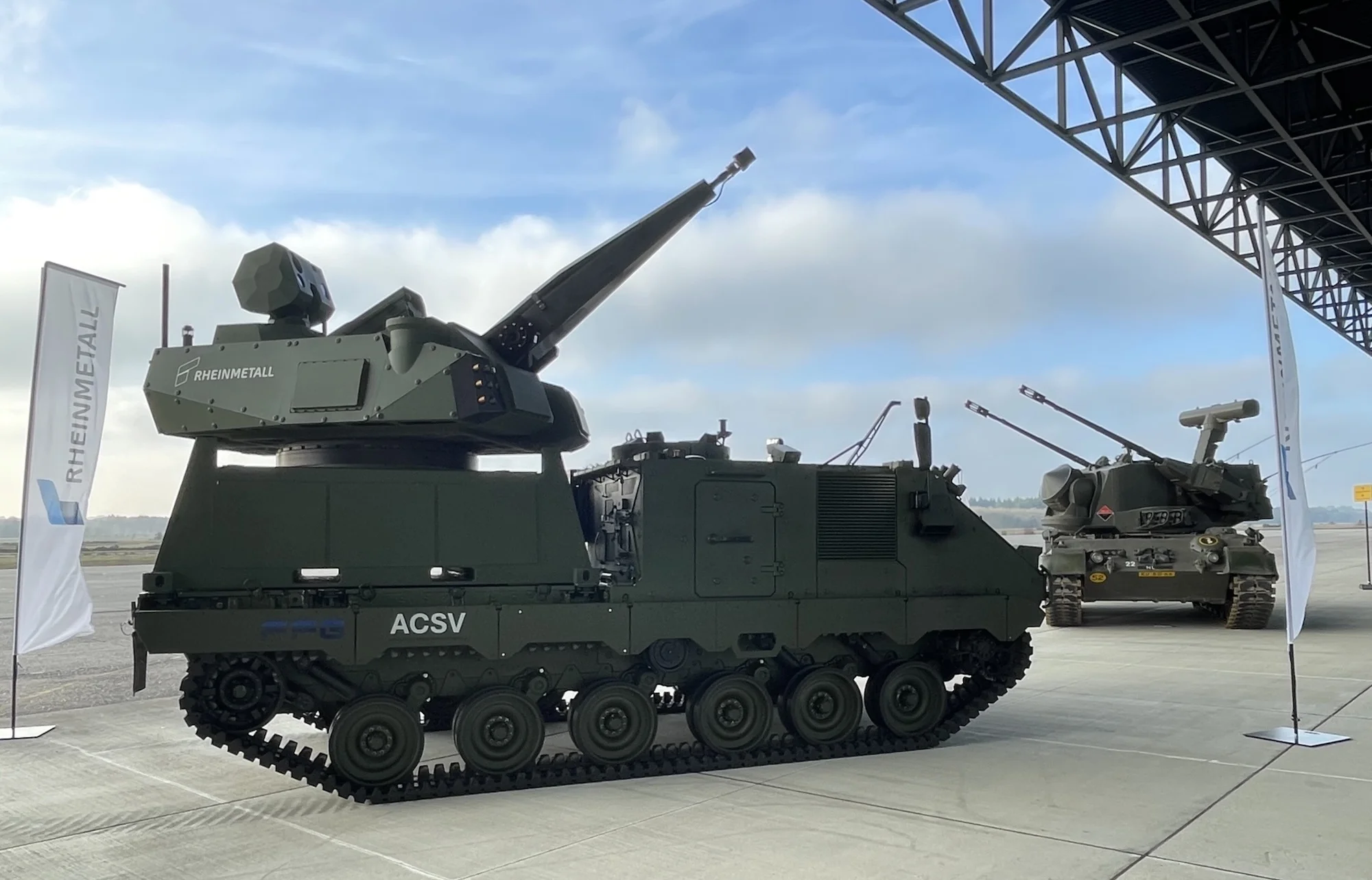 Der Skyranger 30 für die niederländischen Streitkräfte wird dank Tragstruktur mobil und fest stationär einsetzbar.