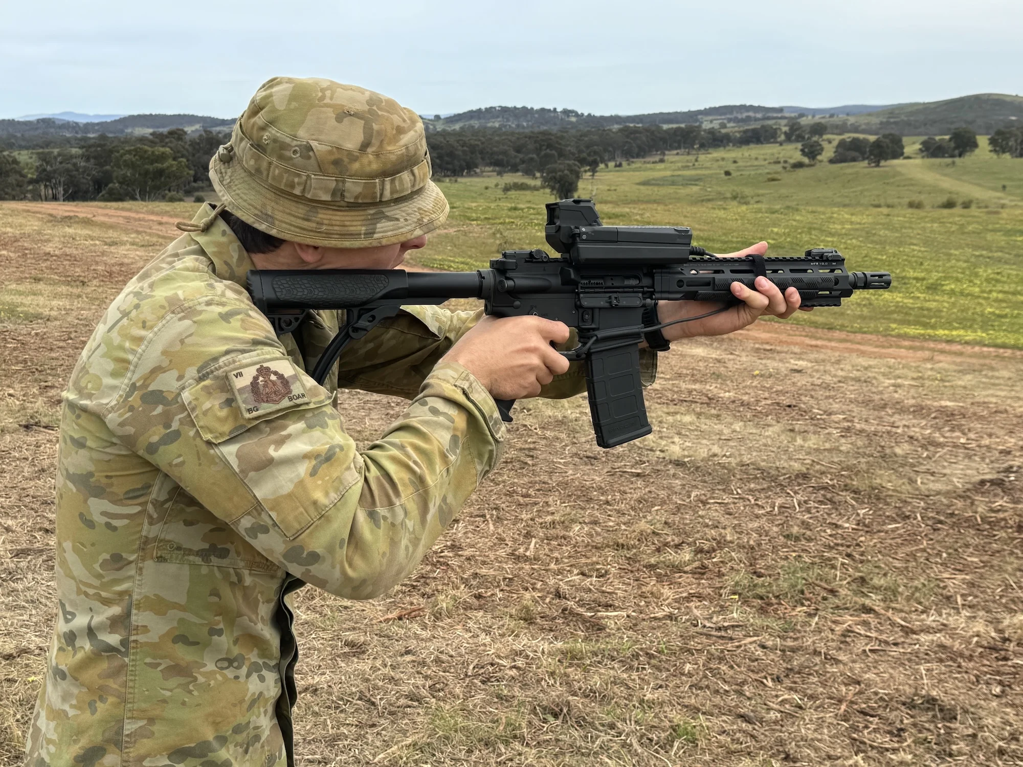 SMASH 3000 ist das leichteste handgeführte Feuerleitsystem von SMARTSHOOTER.