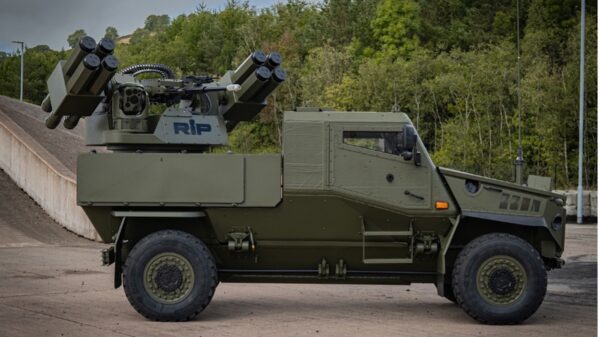 Auf der DSEI feierte der Foxhound mit RIwP-Turm seine Premiere.