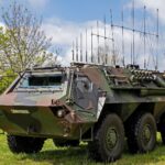 Der Störpanzer Hummel mit Störsender EK 33. Der Nachfolger der Hummel soll die Maus auf 6x6-Fahrzeugplattform von GDELS werden.