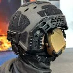 Der T100C von SCHUBERTH wurde speziell für Trainings- aber auch Einsatzszenarien im militärischen und polizeilichen Bereich entwickelt und kombiniert geringes Gewicht mit höchster Schutzwirkung und Modularität.