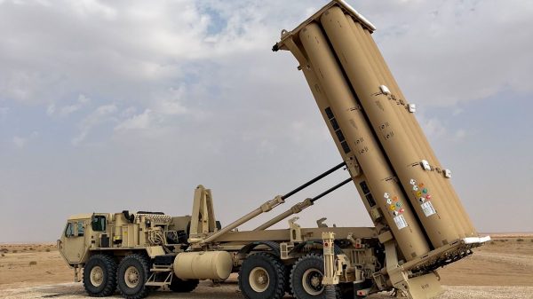 Raketenkrieg: Ein THAAD-Launcher der US-Armee im Einsatzgebiet des US-Central Command im Januar 2024. Eine Reihe von US-THAAD-Abschussgeräten wurde von Südkorea in den Nahen Osten verlegt, um einer möglichen Verschärfung der iranischen Raketenbedrohung entgegenzuwirken.