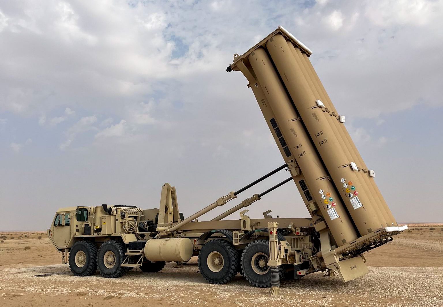 Raketenkrieg: Ein THAAD-Launcher der US-Armee im Einsatzgebiet des US-Central Command im Januar 2024. Eine Reihe von US-THAAD-Abschussgeräten wurde von Südkorea in den Nahen Osten verlegt, um einer möglichen Verschärfung der iranischen Raketenbedrohung entgegenzuwirken.