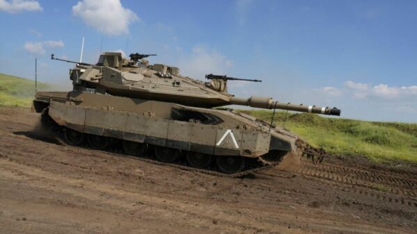 Das Schutzsystem Trophy von Rafael auf einem Merkava Kampfpanzer.