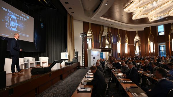 Eröffnung der Cyber Defence Conference 2023 durch Oberst a. D. Bernd Kögel.