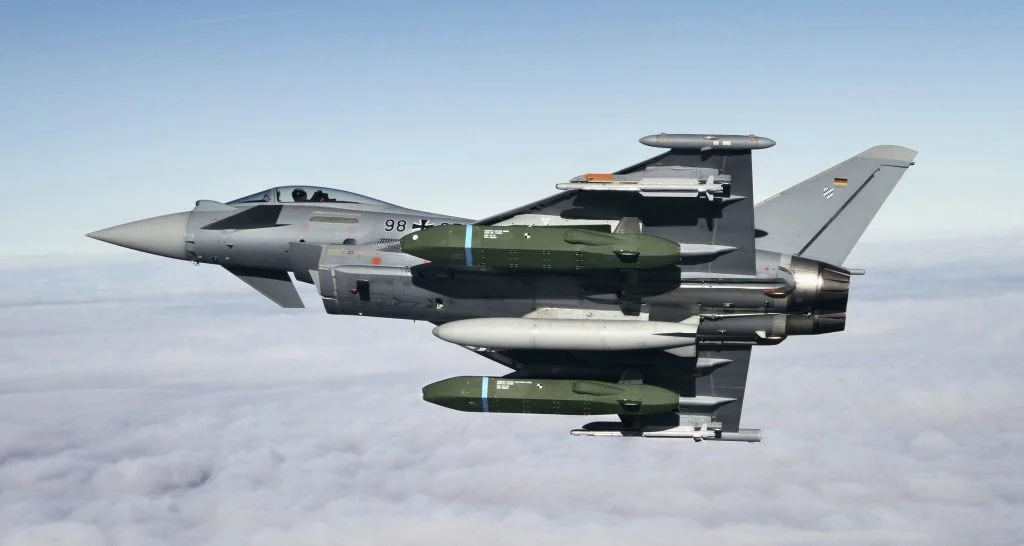Der Taurus NEO soll auf den Eurofighter integriert werden, während die aktuell vorhandenen Taurus bisher nur vom Tornado verschossen werden können.