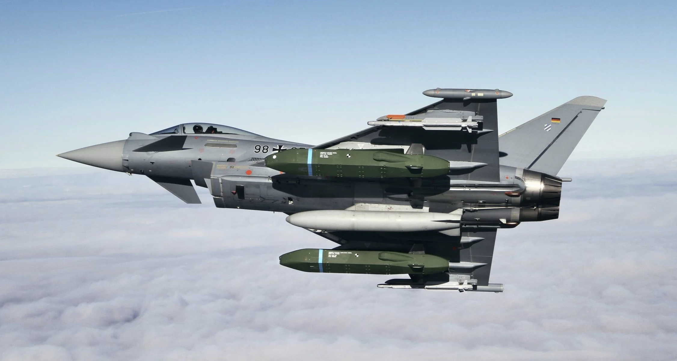 Der TAURUS NEO soll auf den Eurofighter integriert werden, während die aktuell in der Bundeswehr vorhandenen Taurus bisher nur vom Tornado verschossen werden können.
