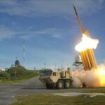 Start einer Abfangrakete des Terminal High Altitude Area Defense (THAAD) während eines Tests.