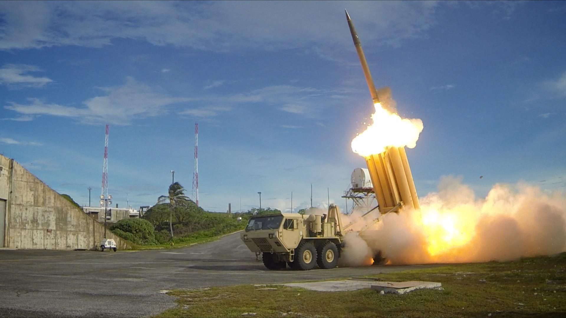 Start einer Abfangrakete des Terminal High Altitude Area Defense (THAAD) während eines Tests.