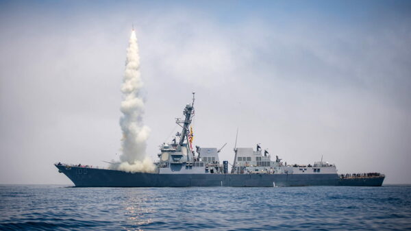 Start eines Tomahawk-Marschflugkörpers von See.