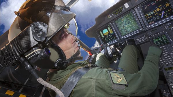 Der TopOwl DD-Helm ist auf die individuelle Physiologie jedes Piloten zugeschnitten.