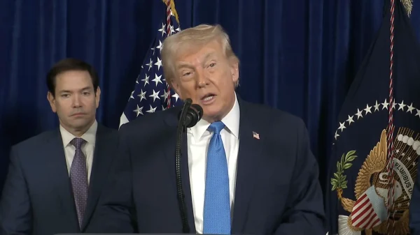 Trump forderte die NATO-Mitglieder sowie Länder wie China, Japan und Südkorea auf, Schiffe zur Begleitung von Tankern durch die Straße von Hormus zu entsenden, deren Durchfahrt der Iran behindert hat.