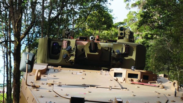 Der UT30 MK2 ist ein fortschrittliches unbemanntes Turmsystem, das von Elbit Systems entwickelt wurde und in erster Linie für gepanzerte Mannschaftstransportwagen (APCs) und Schützenpanzer konzipiert ist.