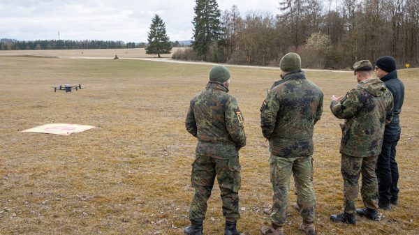 Ausbildung der Drohnenpiloten des Multinationalen Kommandos Operative Führung durch HENSOLDT.