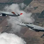 MQ-25A: Unbemannte Luftbetankung: Der erfolgreiche Test ion 2021: Die MQ-25A Stingray betankt eine Super Hornet.