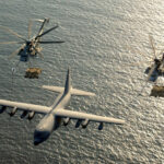 Eine ortsunabhängige Betankung von Luftfahrzeugen ist wichitg: Hier betankt eine USMC KC-130 zwei CH-53Es über dem Golf von Aden.