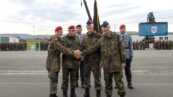 Im Beisein des Generalinspekteurs fand am 17. Oktober die Übergabe des Kommandos über das Logistikkommando der Bundeswehr von Generalleutnant Gerald Funke an Brigadegeneral Jochen Deuer statt.