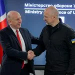 Großbritannien: 100 Jahre Treue & Deep-Strike-Missiles für die Ukraine: Trafen vergangenen Freitag aufeinander: der britische Verteidigungsminister John Healey (l.) und sein ukrainischer Amtskollege Denys Schmyhal.
