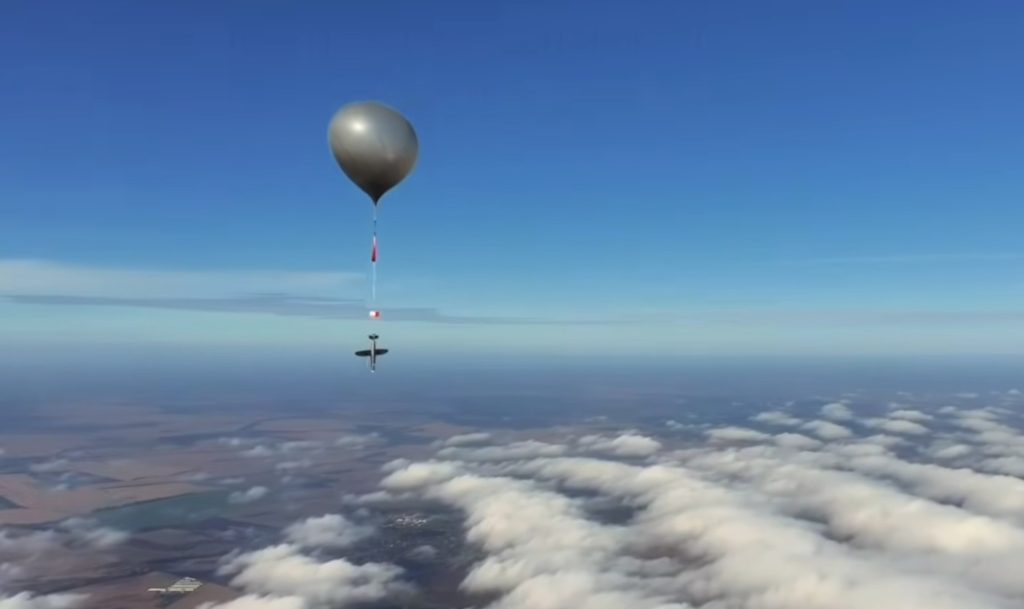 Diese Hornet-Drohne an einem Ballon ist ein neuer Beweis für die Innovationskraft der Ukraine in ihrem Verteidigungskrieg gegen Russland.