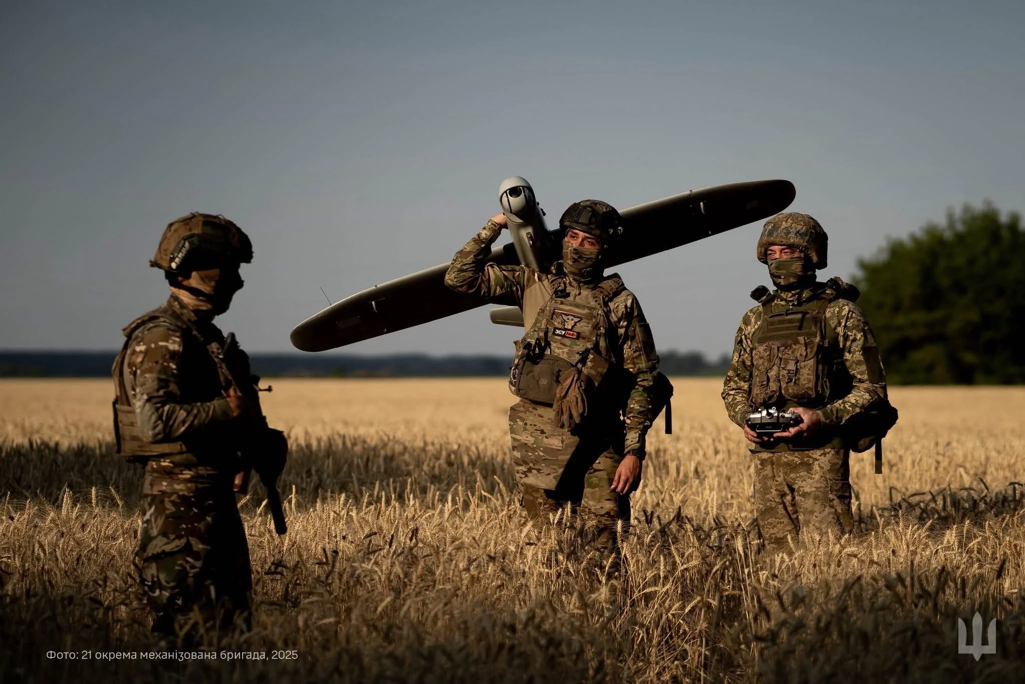 Der Konflikt in der Ukraine gilt als erster vollumfänglicher „Drohnenkrieg“, in dem beide Seiten UAVs in großem Umfang für Angriffs- und Aufklärungsoperationen einsetzen.