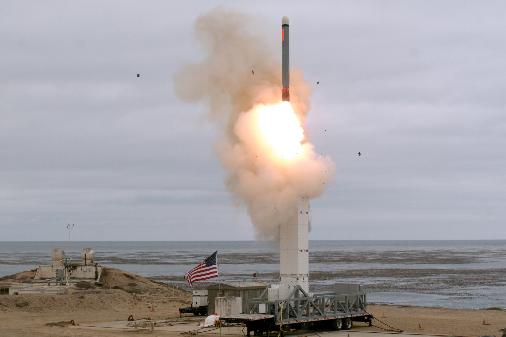 Einer der ersten Tests des landbasierten Starts eines konventionellen Tomahawk Marschflugkörpers im Jahr 2019. Die Testrakete verließ ihren mobilen Bodenlauncher und traf nach einem Flug von mehr als 500 Kilometern präzise ihr Ziel.