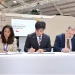 Unterzeichnung der Absichtserklärung auf der FIDAE.