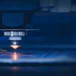 Kloeckner Metals Germany – Bundeswehr-Zulassung für Panzerstahl-Bearbeitung: Laserschneidanlage schneidet ballistische Flachprodukte am Standort Kaufungen.