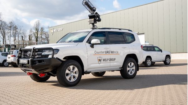 Das Fahrzeugkonzept vereint den geschützten Toyota Land Cruiser 300 aus dem Hause WELP mit dem Störsystem H.P. Marketing & Consulting Wüst GmbH.