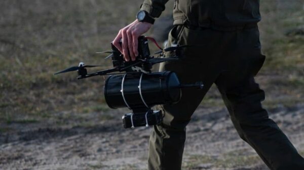 Unsichtbare Bedrohung am Boden: NATO sucht Innovationen gegen lichtwellenleitergesteuerte FPV-Drohnen.