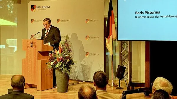 Bundesminister der Verteidigung Boris Pistorius spricht beim Parlamentarischen Abend des Reservistenverbandes.