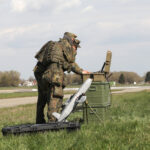 TYTAN Technologies : Zwei Soldaten erproben einen Demonstrator im Innovationslabor der Bundeswehr in Erding.