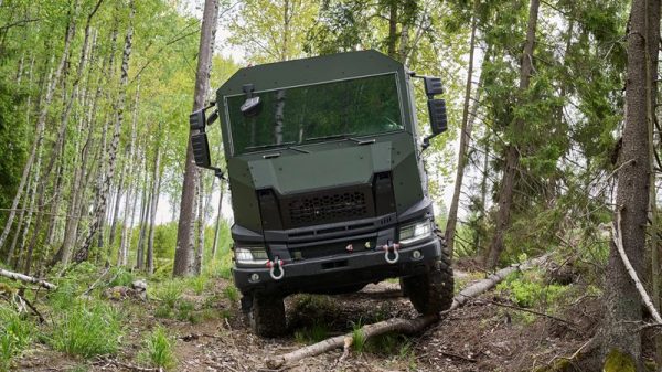 Eurosatory: Scania zeigte 2 Bausteine für die militärische Logistik von morgen